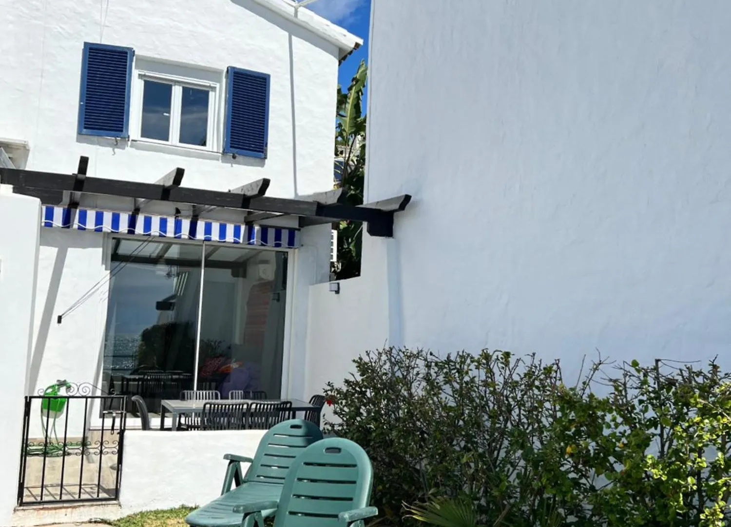 Newly Renovated 2 Bedroom Beachfront House Sitio de Calahonda