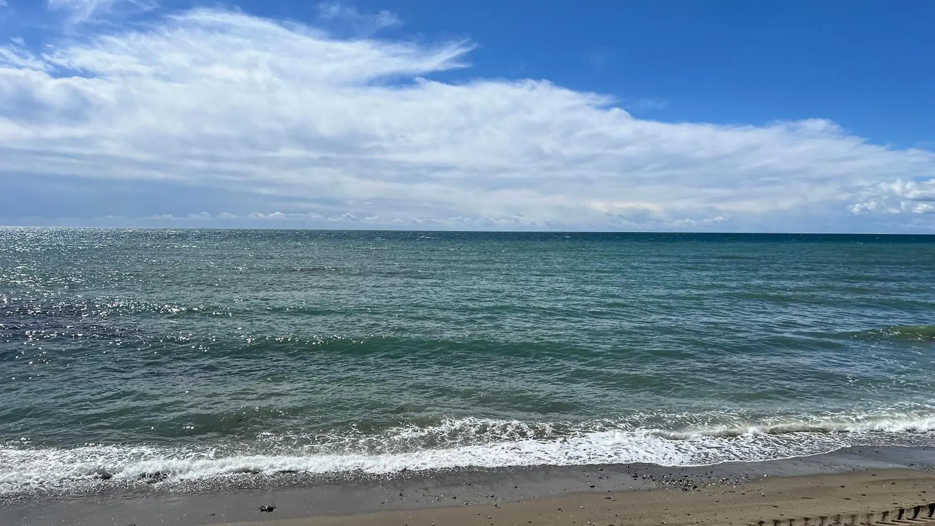 Apartment Newly Renovated 2 Bedroom Beachfront House Sitio de Calahonda