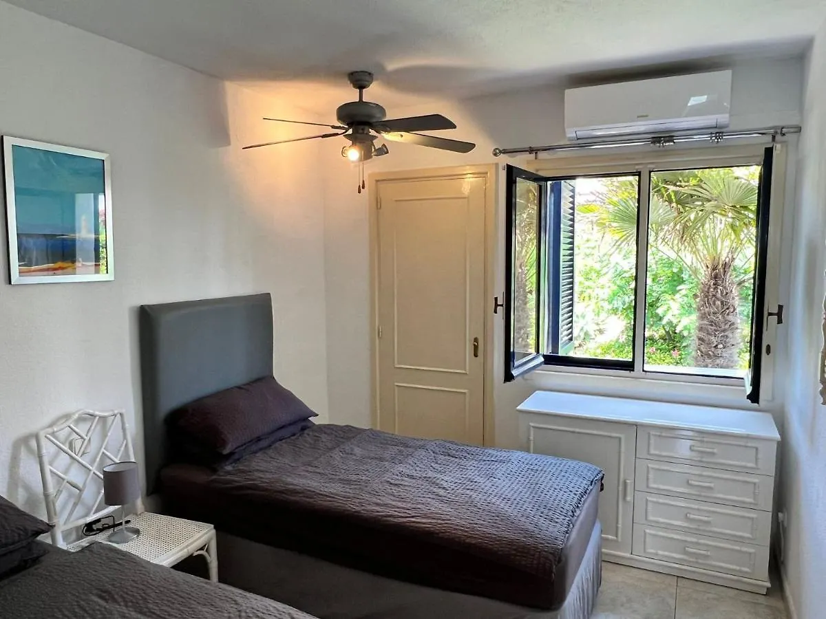 Apartment Newly Renovated 2 Bedroom Beachfront House Sitio de Calahonda