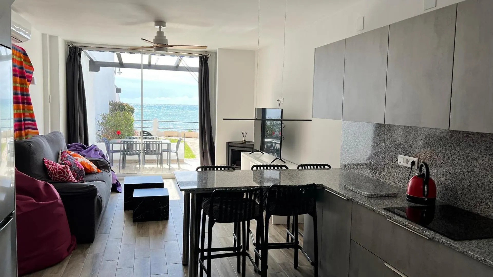 Newly Renovated 2 Bedroom Beachfront House Sitio de Calahonda Apartment